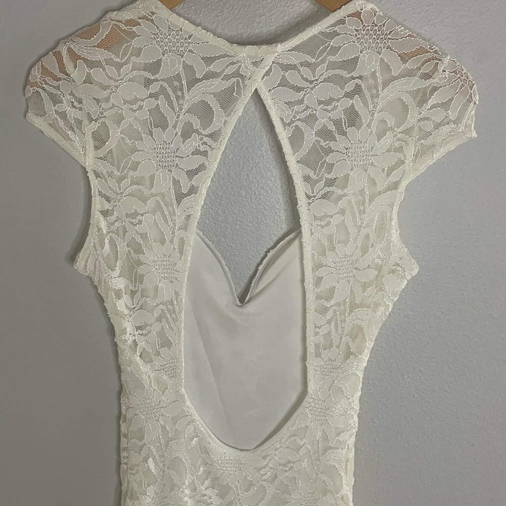 SOLEMIO Off White Ivory Lace Plunge Back Dress size Medium Bride Wedding‎ Party - Picture 2 of 9
